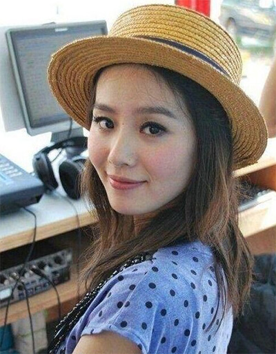看看女星們花式戴草帽的帽子戲法！